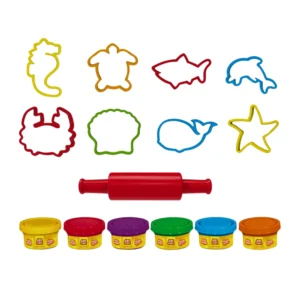 Kind maakt zandkastelen met de ART CRAFT Strand Klei Set.