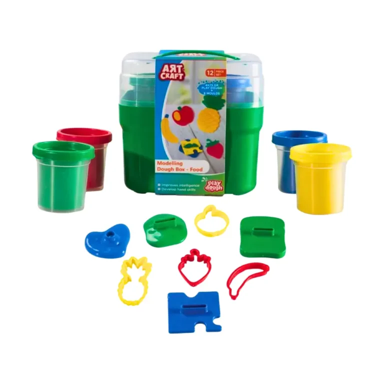 Kleiset met kleurrijke accessoires voor het maken van voedselvormen.