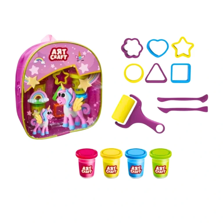 Kinderen die spelen met speelklei sets met dinosaurussen en eenhoorns, inclusief blauwe en roze klei en diverse vormpjes.